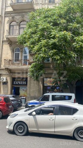 Satılır 3 otaqlı köhnə tikili 106 m², Sahil m., photo 1 from 20