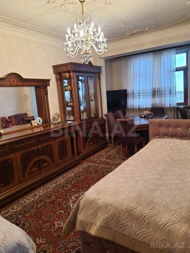 Продаётся 3-комн. вторичка 85 м², м. Ази Асланов, photo 1 from 9
