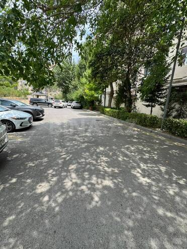 Satılır 2 otaqlı köhnə tikili 65 m², Xalqlar Dostluğu m., photo 8 from 14
