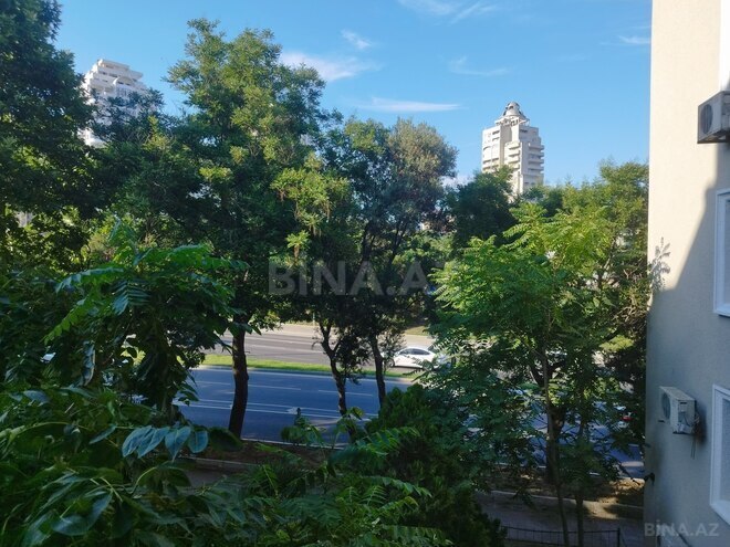 Продаётся 2-комн. вторичка 40 м², м. 8 ноября, photo 1 from 12