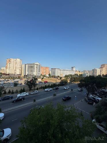 Satılır 2 otaqlı köhnə tikili 60 m², İnşaatçılar m., photo 3 from 14