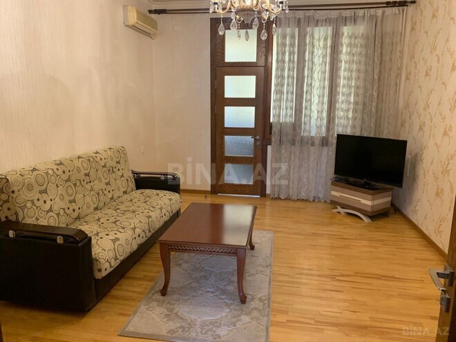 Сдаётся 2-комн. вторичка 40 м², м. Низами, photo 1 from 8