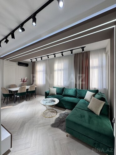 Продаётся 3-комн. новостройка 125 м², м. Низами, photo 1 from 18