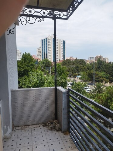Satılır 2 otaqlı köhnə tikili 50 m², Yasamal r., photo 1 from 13