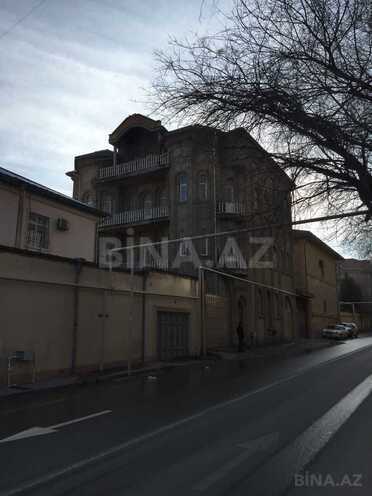 Satılır 7 otaqlı həyət evi/bağ evi 1 300 m², 8-ci mikrorayon q., photo 1 from 32