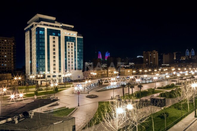 Satılır 7 otaqlı köhnə tikili 250 m², Nizami m., photo 1 from 15