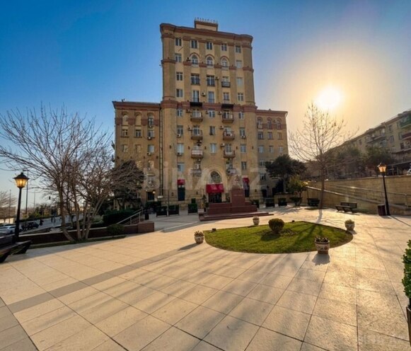Satılır 2 otaqlı köhnə tikili 70 m², Nizami m., photo 12 from 13