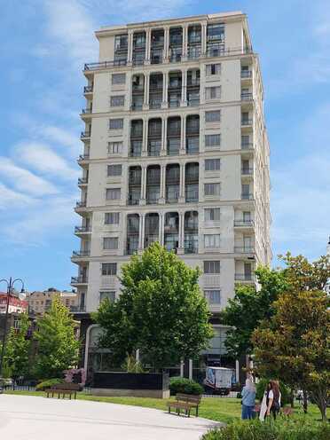 Продаётся 4-комн. новостройка 250 м², м. Сахил, photo 1 from 14
