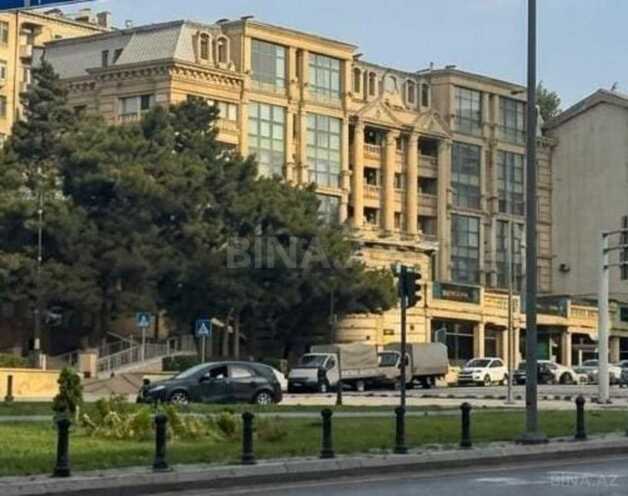 Продаётся 3-комн. вторичка 65 м², м. Низами, photo 1 from 11