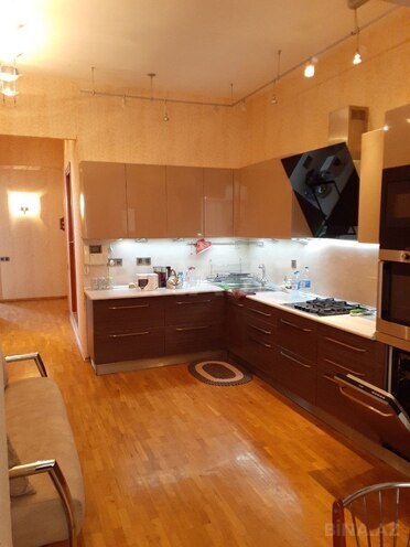 İcarəyə verilir 4 otaqlı köhnə tikili 120 m², Sahil m., photo 9 from 17