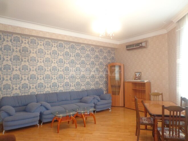 Сдаётся 2-комн. новостройка 90 м², м. Низами, photo 1 from 12