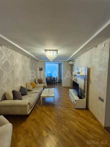 Satılır 3 otaqlı köhnə tikili 70 m², Yasamal r., photo 1 from 10