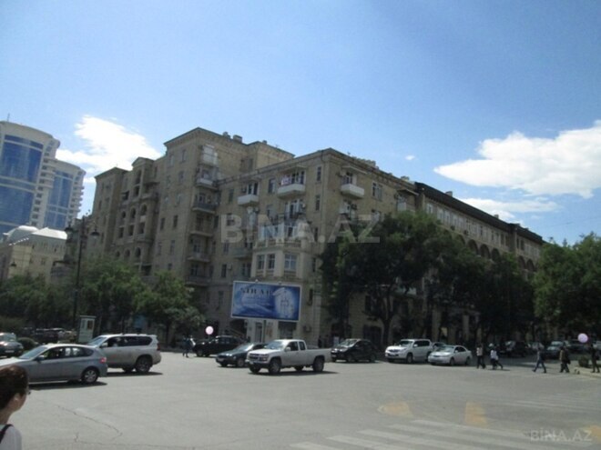 Satılır 5 otaqlı köhnə tikili 140 m², Nəsimi r., photo 1 from 15