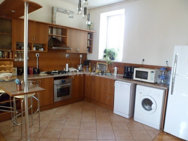 Satılır 5 otaqlı köhnə tikili 140 m², Nəsimi r., photo 11 from 15