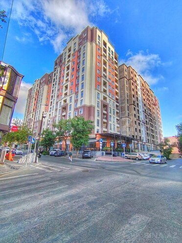 Продаётся 2-комн. новостройка 70.2 м², м. Кара Караев, photo 1 from 10