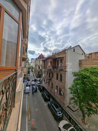 Satılır 3 otaqlı köhnə tikili 160 m², Sahil m., photo 3 from 20