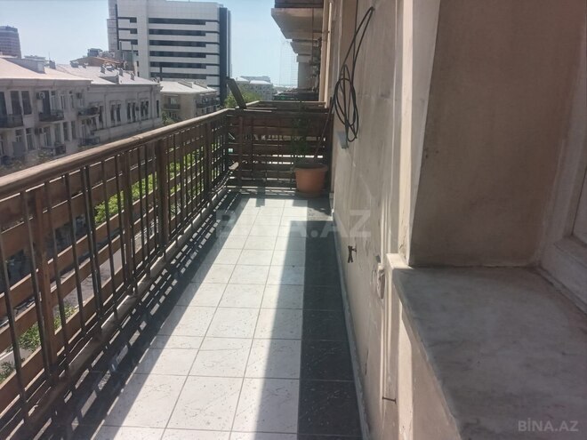 Satılır 5 otaqlı köhnə tikili 160 m², 28 May m., photo 12 from 17