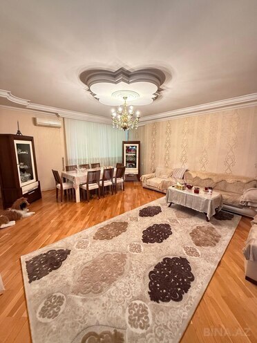 Satılır 3 otaqlı yeni tikili 135 m², 8-ci mikrorayon q., photo 1 from 19