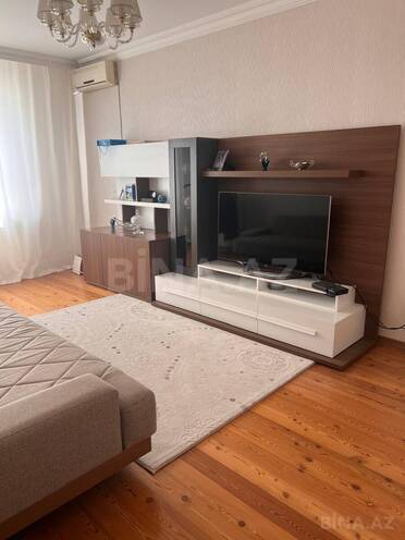 Продаётся 3-комн. вторичка 90 м², м. Нефтчиляр, photo 1 from 25