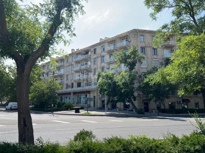 Продаётся 6-комн. вторичка 180 м², м. Элмляр Академиясы, photo 1 from 30