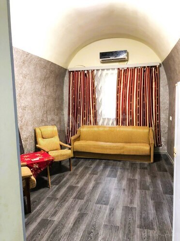 İcarəyə verilir 2 otaqlı köhnə tikili 50 m², Sahil m., photo 1 from 9