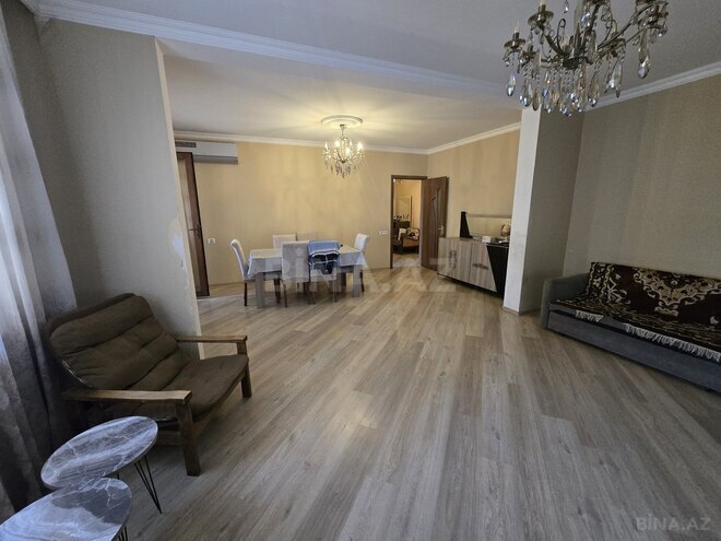 Satılır 4 otaqlı köhnə tikili 120 m², İnşaatçılar m., photo 18 from 26