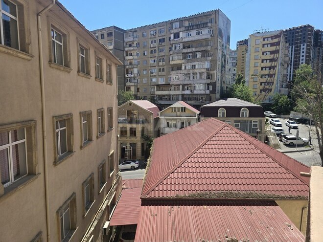 Satılır 4 otaqlı köhnə tikili 120 m², İnşaatçılar m., photo 3 from 26