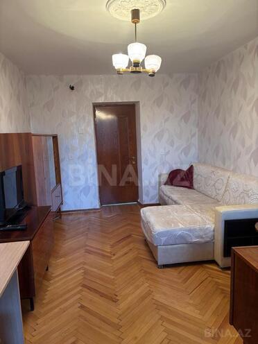 Продаётся 3-комн. вторичка 63 м², м. Кара Караев, photo 1 from 12