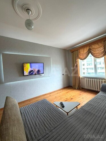 Сдаётся 2-комн. вторичка 66 м², м. 8 ноября, photo 1 from 11