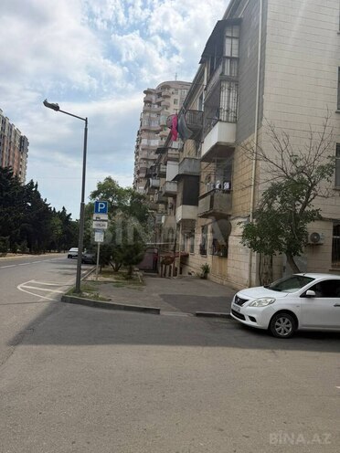Продаётся 1-комн. вторичка 40 м², м. Кара Караев, photo 1 from 12