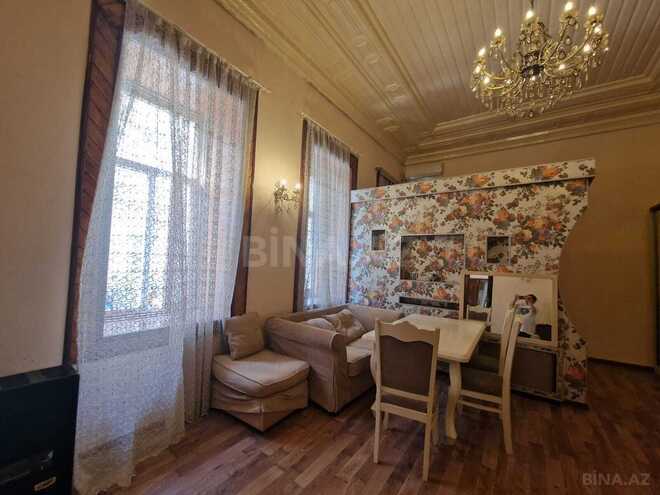 Satılır 2 otaqlı köhnə tikili 56 m², Nizami m., photo 1 from 28