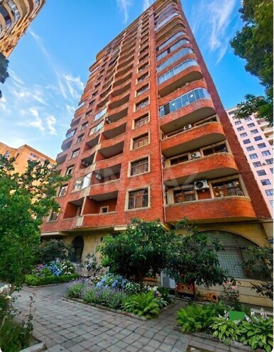 Satılır 4 otaqlı yeni tikili 180 m², 28 May m., photo 1 from 16