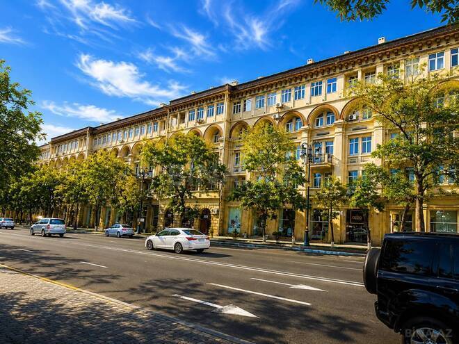 Satılır 3 otaqlı köhnə tikili 105 m², Nəsimi r., photo 1 from 18