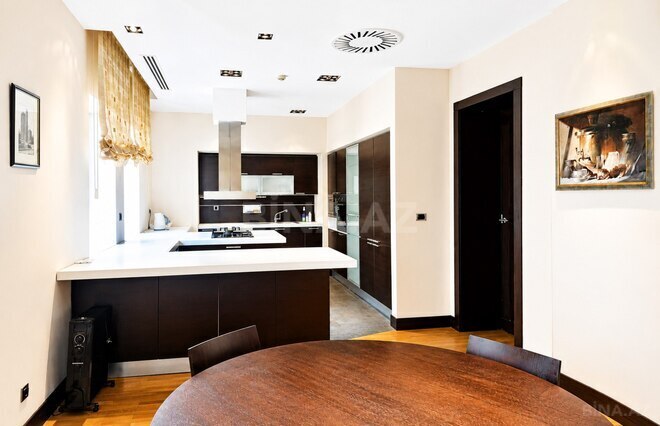 Продаётся 6-комн. вторичка 365 м², м. Ичеришехер, photo 11 from 32