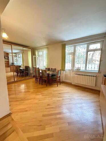 Satılır 2 otaqlı köhnə tikili 70 m², Elmlər Akademiyası m., photo 1 from 9