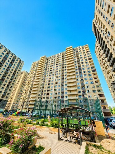 Продаётся 2-комн. новостройка 70 м², м. Кара Караев, photo 1 from 16