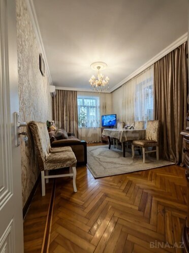 Satılır 3 otaqlı köhnə tikili 60 m², Əhmədli m., photo 1 from 13