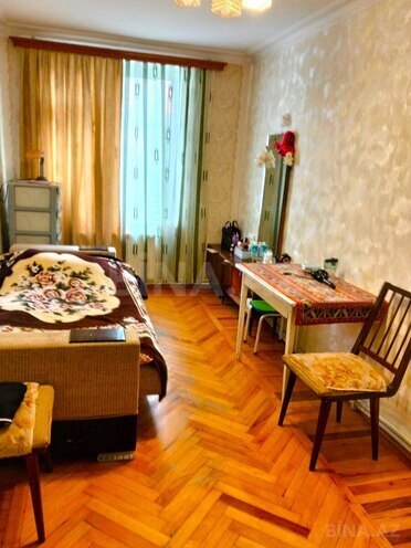 Satılır 3 otaqlı köhnə tikili 71 m², Elmlər Akademiyası m., photo 3 from 8