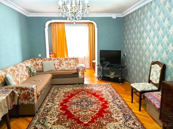 Satılır 3 otaqlı köhnə tikili 71 m², Elmlər Akademiyası m., photo 1 from 8