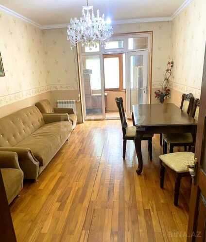 Satılır 3 otaqlı köhnə tikili 75 m², Xalqlar Dostluğu m., photo 1 from 10