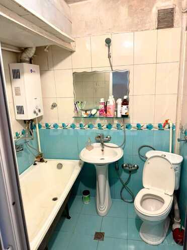 Satılır 3 otaqlı köhnə tikili 70 m², Qara Qarayev m., photo 8 from 10