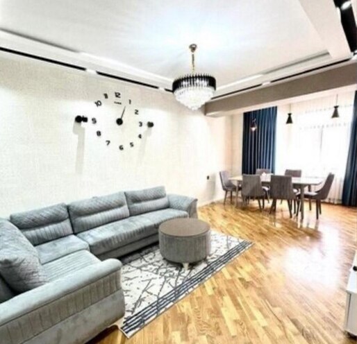 Сдаётся 3-комн. новостройка 100 м², м. Нефтчиляр, photo 1 from 9