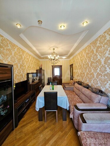 Продаётся 3-комн. вторичка 95 м², м. Кара Караев, photo 3 from 11