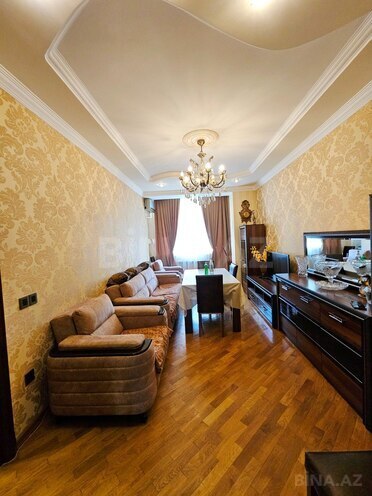 Продаётся 3-комн. вторичка 95 м², м. Кара Караев, photo 1 from 11
