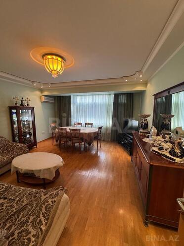 Продаётся 4-комн. вторичка 130 м², м. Элмляр Академиясы, photo 1 from 18