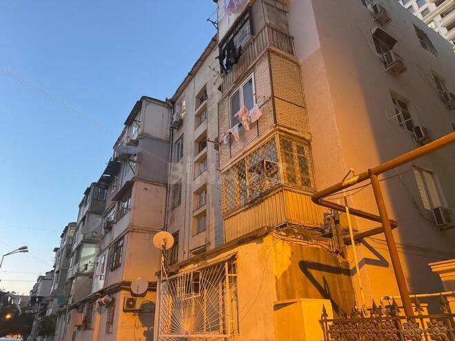 Satılır 2 otaqlı köhnə tikili 42 m², Elmlər Akademiyası m., photo 1 from 14