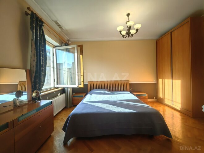 Satılır 5 otaqlı köhnə tikili 197 m², Nizami m., photo 15 from 31