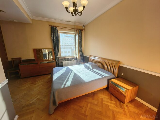 Satılır 5 otaqlı köhnə tikili 197 m², Nizami m., photo 16 from 31