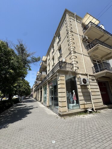 Продаётся 2-комн. вторичка 42 м², м. Элмляр Академиясы, photo 3 from 8