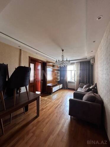 Satılır 2 otaqlı köhnə tikili 60 m², Qaraçuxur q., photo 1 from 18
